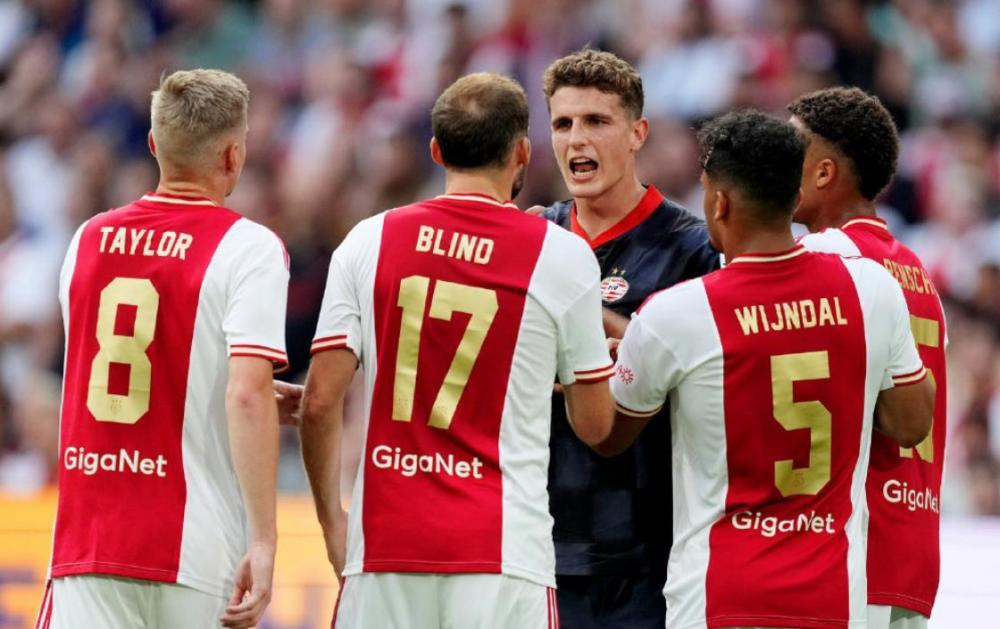 转会期突围战来临，阿贾克斯围绕社区盾强势反弹，震撼外界，资深球员宣示担当的简单介绍